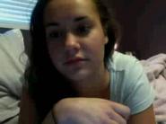 Webcam girl Maddie hairbrush bate